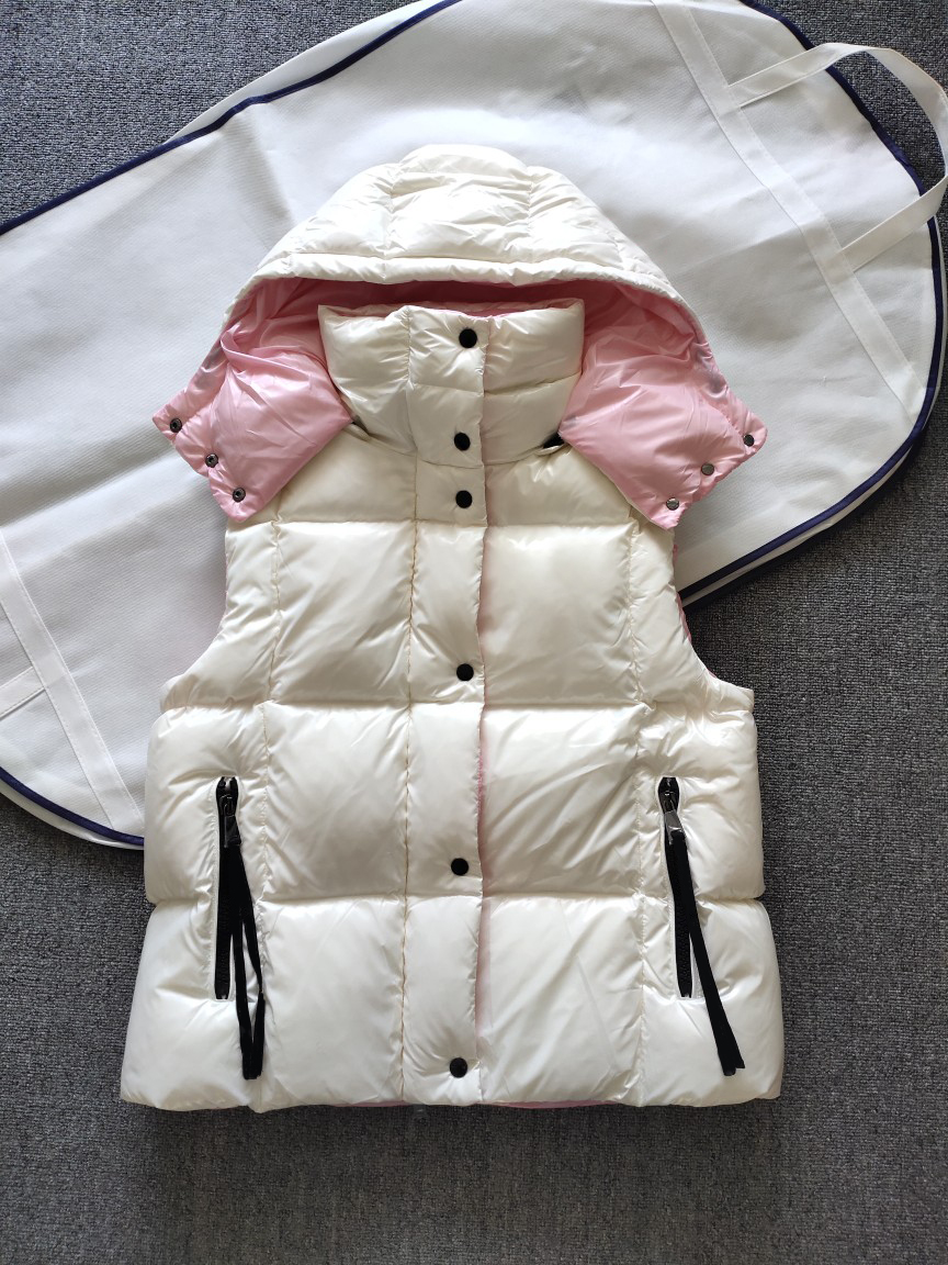 Winter Hooded Women Down Vest Fashion Designer women gilet Chest Badge woman gilets Outdoor Casual warm puffer vests size 0-2