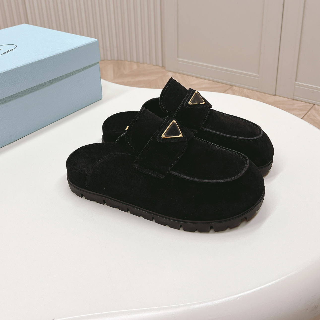 NEWEST Top Quality Winter New Wool lining Warm loafers Flat Slippers Women Kid Suede Round Toe Causal Punk Slippers Famous Fashion Mules Slippers ggf