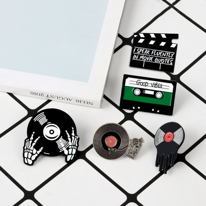 Creative Pins Badge Enamel Metal Disk Radio Laple Pins Brooch for Men Women Phonograph Pin Brooches Collar Pin Jewelry for Hat Clothes Hangbag Accesso