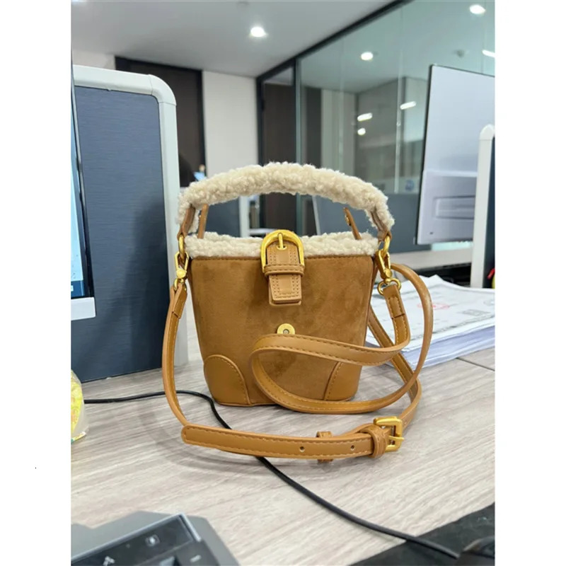 Vintage Suede Bucket Bags faux Lamb Wool Patchwork Handbags Retro Faux Fur Shoulder Crossbody Bag Small Tote Female Purses 240930