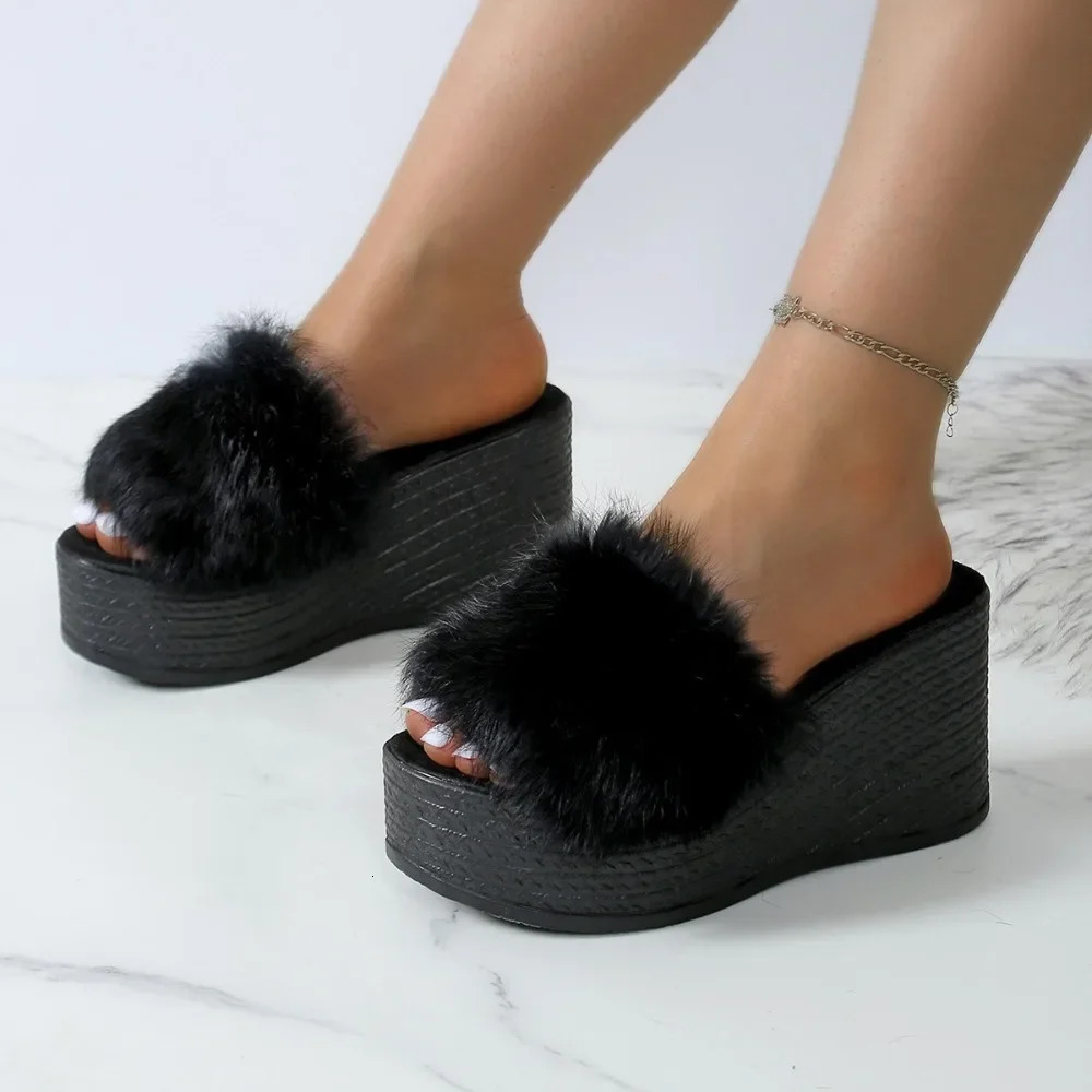 Short and chubby platform fur slider womens summer thick soled plush er shoes sandals flip cover 240925