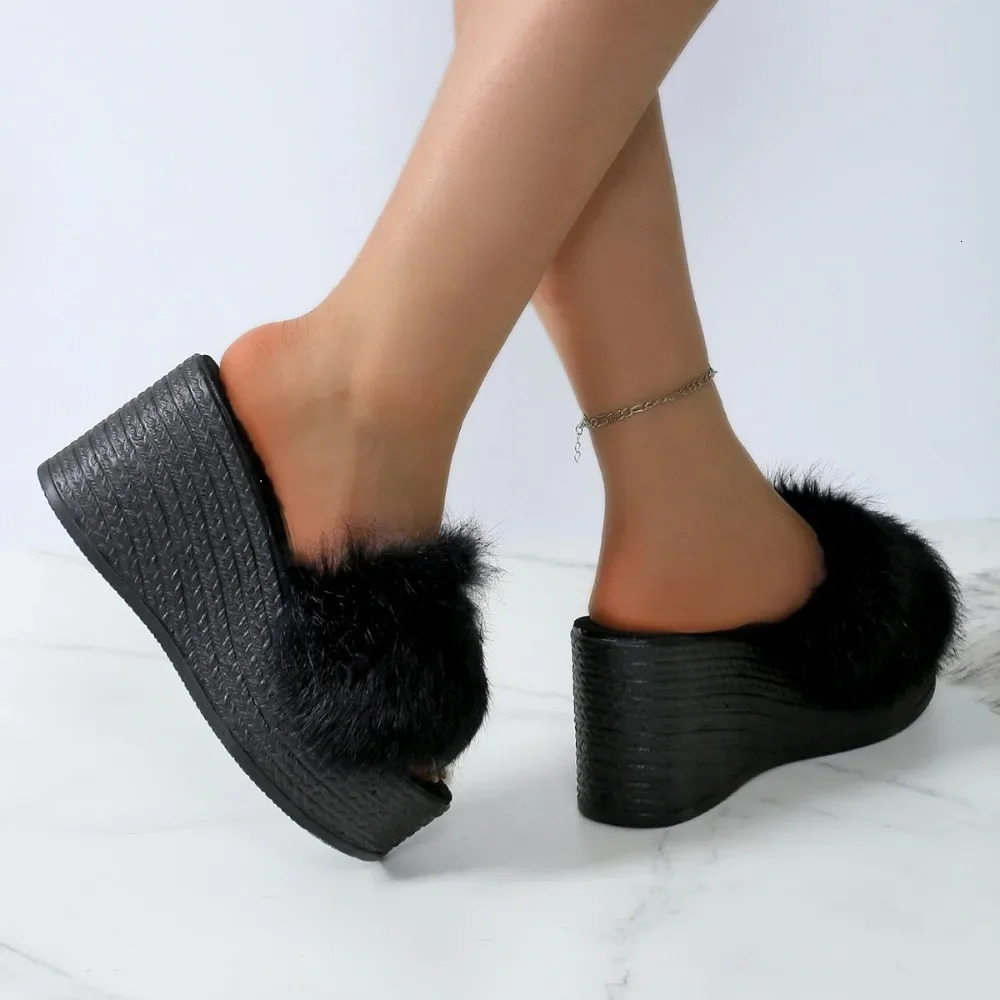 Short and chubby platform fur slider womens summer thick soled plush er shoes sandals flip cover 240925