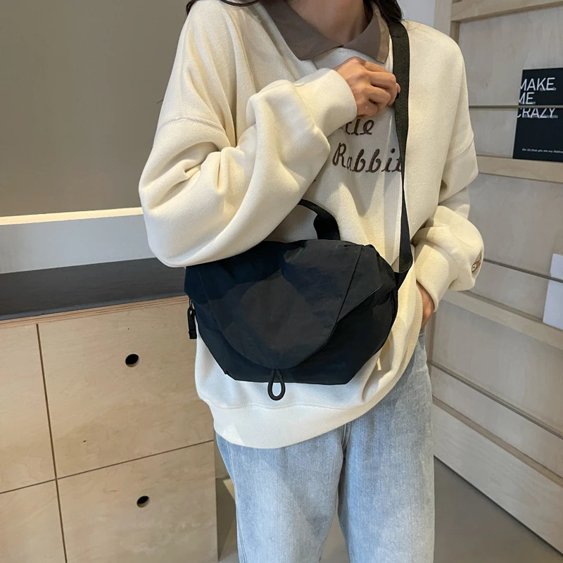 Simplicity Crescent Bag Leisure Sports Style Ultra Light Waterproof High-capacity Handbag Good-looking The Single Shoulder Bag 240930