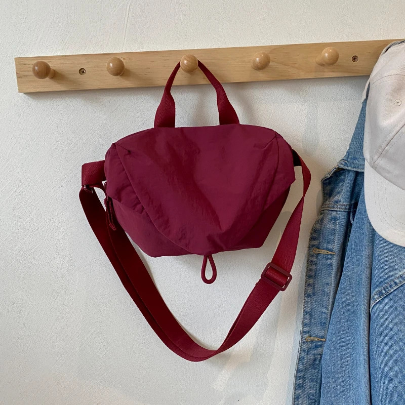 Simplicity Crescent Bag Leisure Sports Style Ultra Light Waterproof High-capacity Handbag Good-looking The Single Shoulder Bag 240930