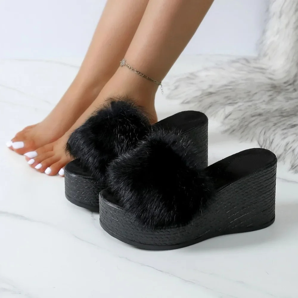 Short and chubby platform fur slider womens summer thick soled plush er shoes sandals flip cover 240925