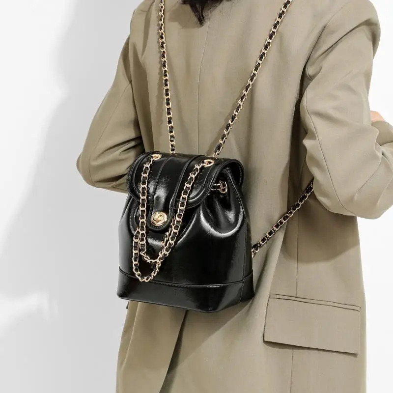 Autumn/Winter Mini Chain Backpack Womens Ins Student Oil Wax Leather Shoulder Travel Bag Black Rucack 240927 318c 4