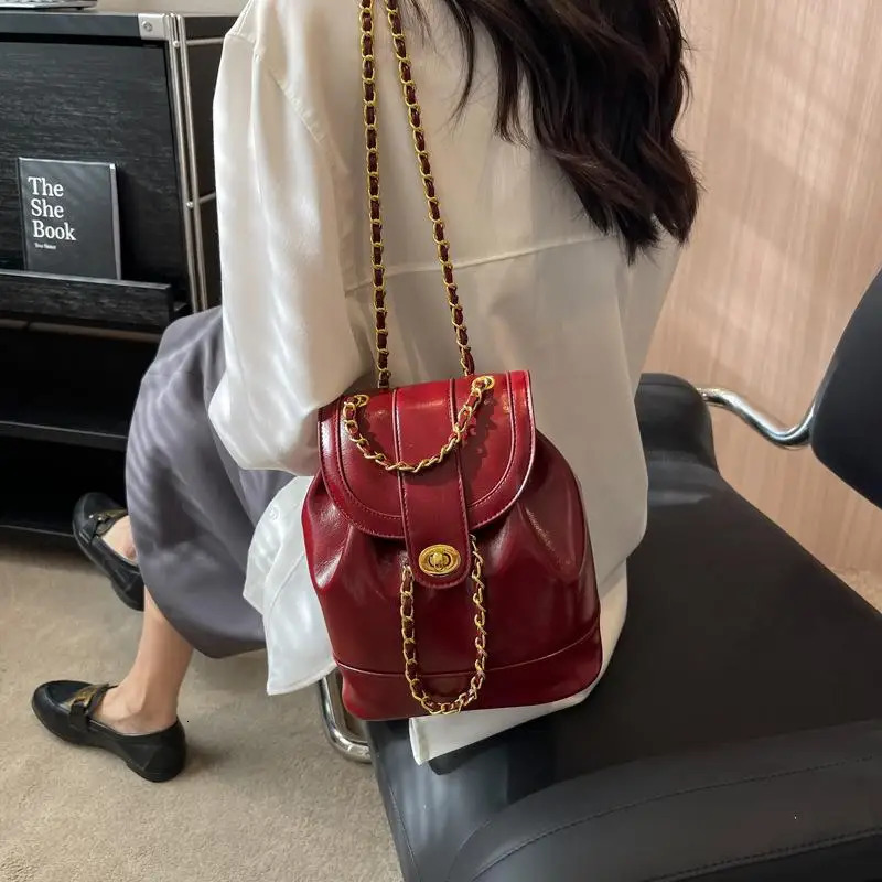 Autumn/Winter Mini Chain Backpack Womens Ins Student Oil Wax Leather Shoulder Travel Bag Black Rucack 240927 318c 4