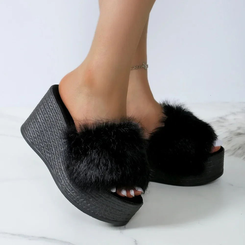 Short and chubby platform fur slider womens summer thick soled plush er shoes sandals flip cover 240925