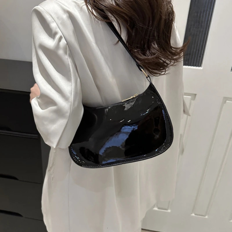 Womens Patent Leather Versatile Fashion Shoulder Casual Communicating Bag Girl er Zipper Small Handbag 240929 8ace 4