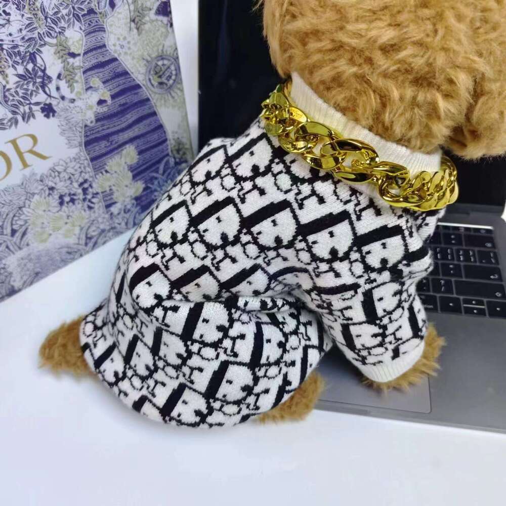 Customized New Designer pullover Sweater Winter Dog Clothes Wholesale Pet Clothing Manufacturer HX5013