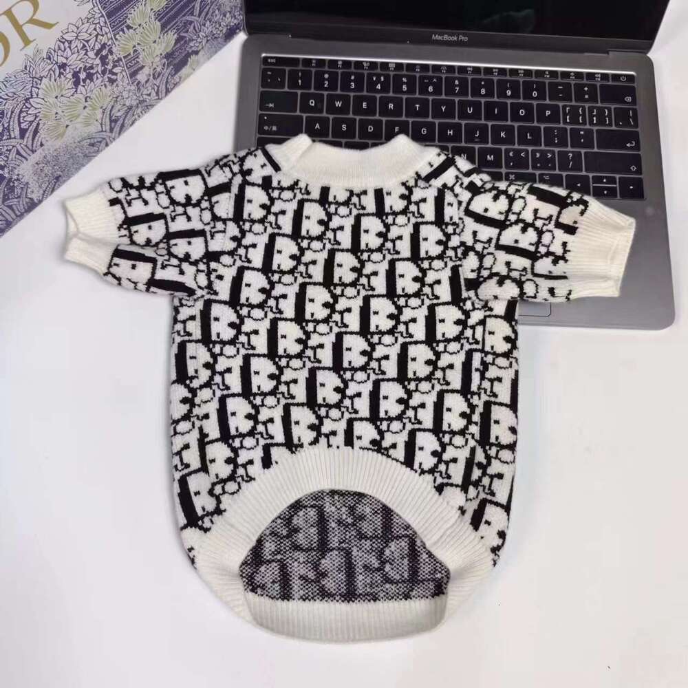 Customized New Designer pullover Sweater Winter Dog Clothes Wholesale Pet Clothing Manufacturer HX5013