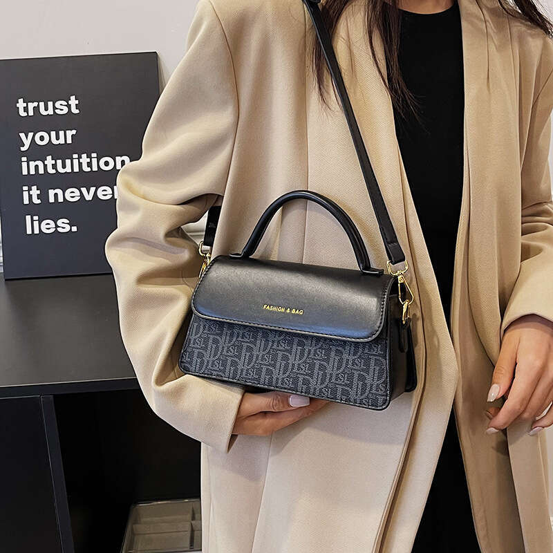 Bags fashionable women's with trendy letter print, niche design, shoulder bag, new casual and minimalist crossbody bag