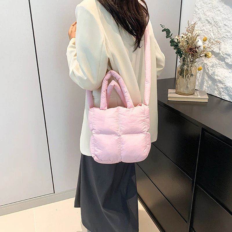 er Fluffy Shoulder Bag Womens Bedding Space Cotton Down Pad Large Capacity Handbag Winter Shopping Handbag ww 241008