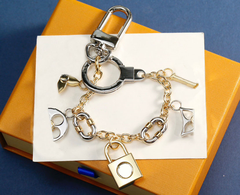 New Handmade Designer Keychains Fashion Luxurys Key Designers Buckle Lovers Car Keychain Keychains Men Women Bag Pendant Accessories Brand