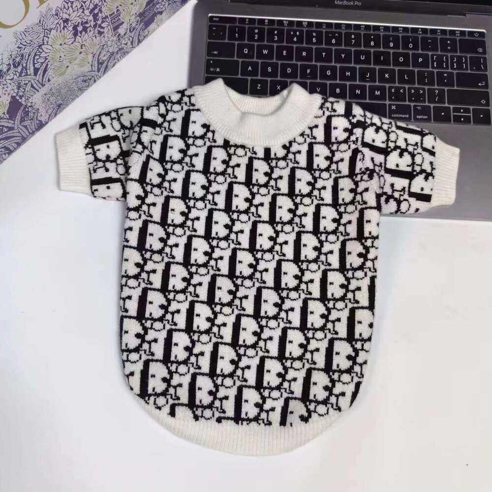 Customized New Designer pullover Sweater Winter Dog Clothes Wholesale Pet Clothing Manufacturer HX5013