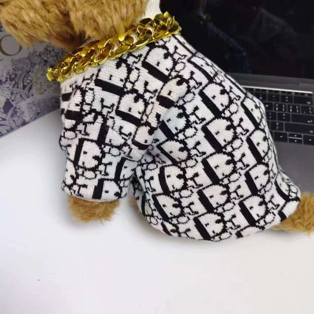 Customized New Designer pullover Sweater Winter Dog Clothes Wholesale Pet Clothing Manufacturer HX5013
