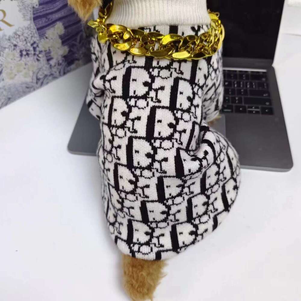 Customized New Designer pullover Sweater Winter Dog Clothes Wholesale Pet Clothing Manufacturer HX5013