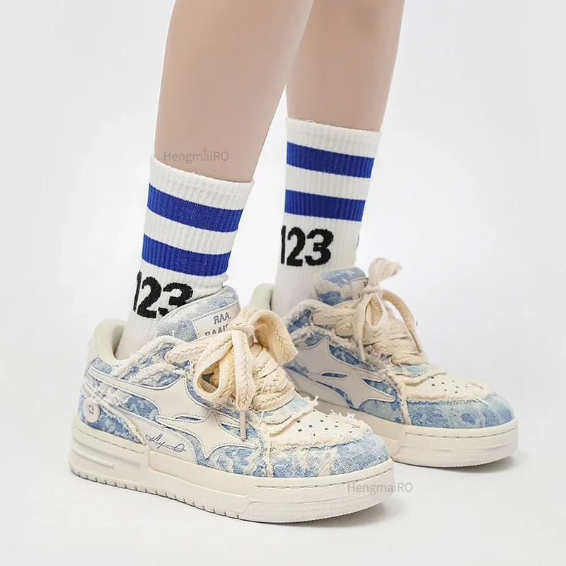 Womens shoes mens tennis retro fashion Y2K star skateboarding shoes white leather mens sports shoes couple outdoor sports casual shoes 240927
