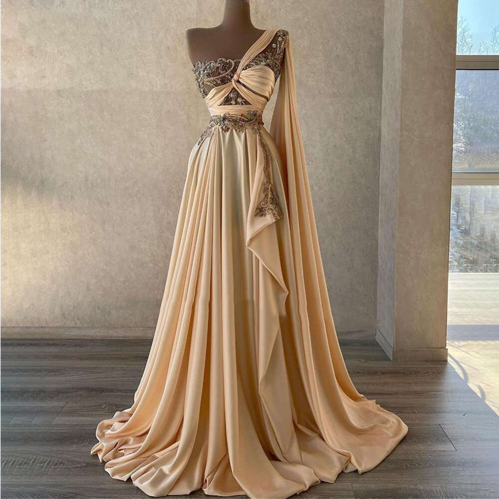 Sexy Off Shoulder Sleeveless Evening Gown Pleated Satin Fluffy Princess Style Mopping Prom Formal Party Dresses