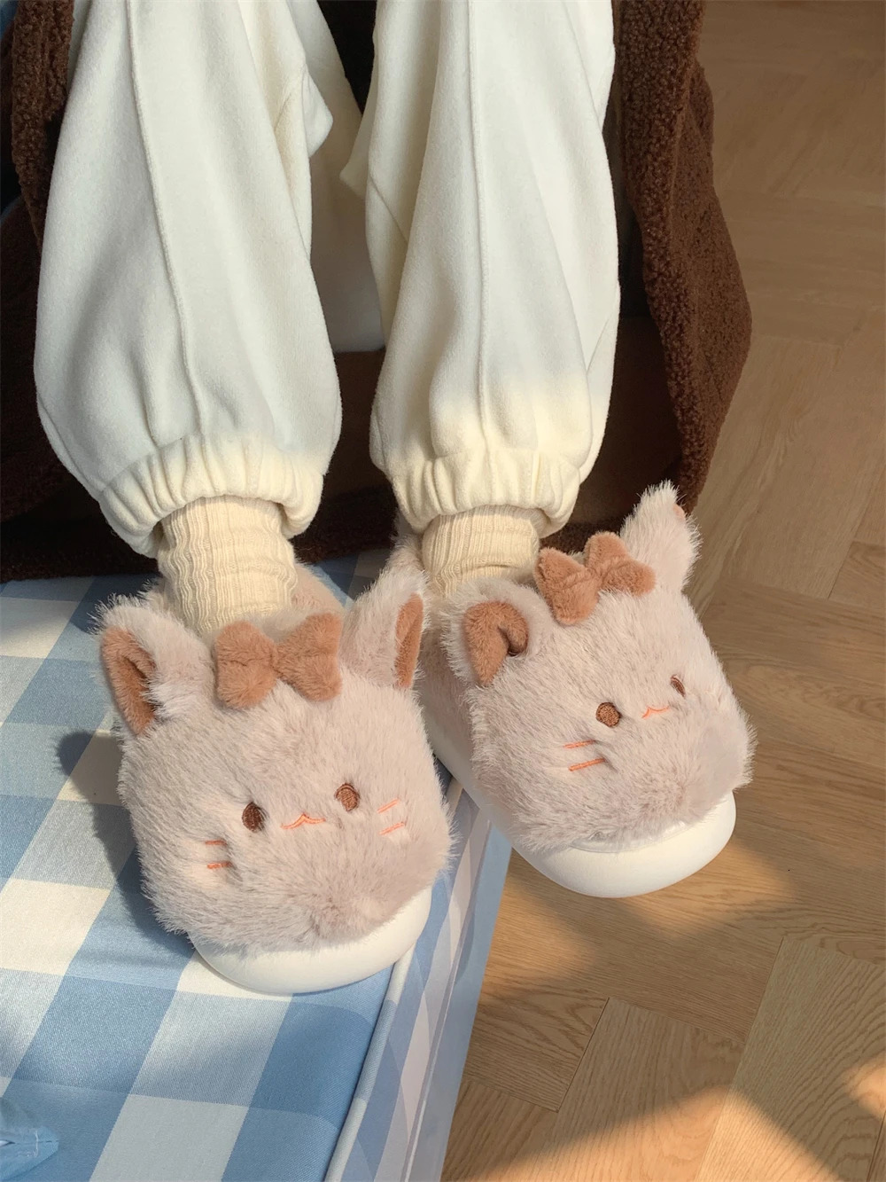 Fun and Cute Home Slippers for Women Winter Warm Thick Bottom Cotton Slippers Cute Cat Plush Home Shoes240921bj