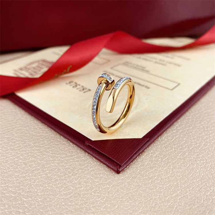 2025 New Arrivals Hot Sales Stainless Steel Classic Screw Love Ring Gold Ring For Men Nail