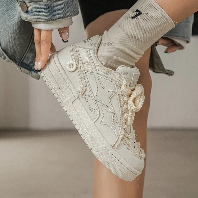 Womens shoes mens tennis retro fashion Y2K star skateboarding shoes white leather mens sports shoes couple outdoor sports casual shoes 240927