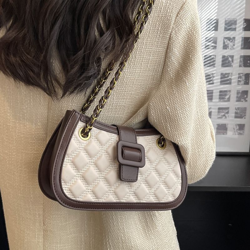 2025 New Outdoor Style Luxury Free Delivery Designer Bag Fashion Avant-garde Women's Shoulder Bags Handbags Are Popular With Women Friends On The