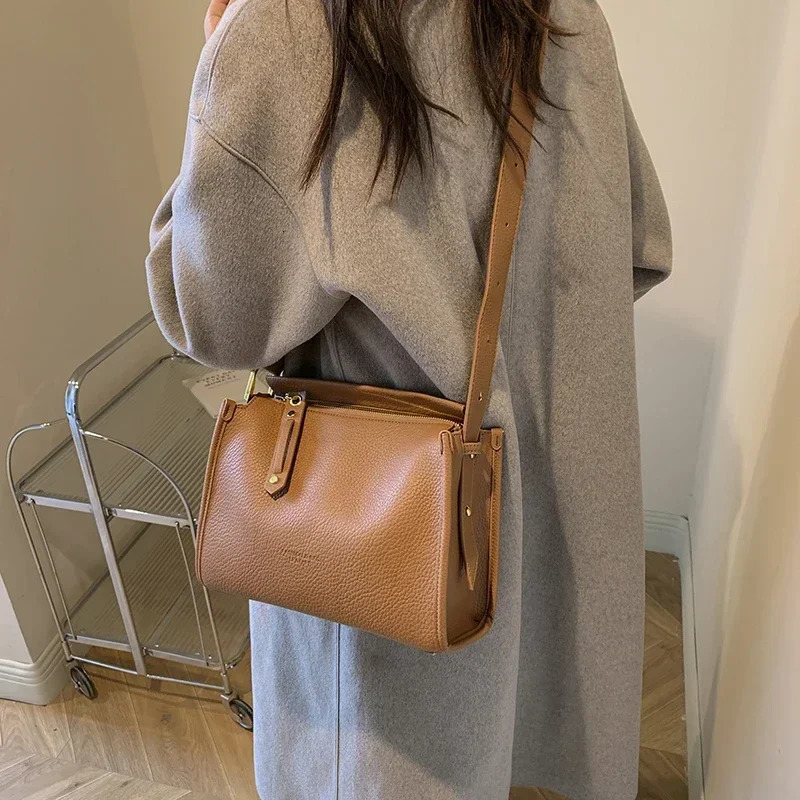 Home>Products>PU Zipper>High Quality Shoulder Bag>Solid Color High Quality Fashion Cross Body Bag 240930