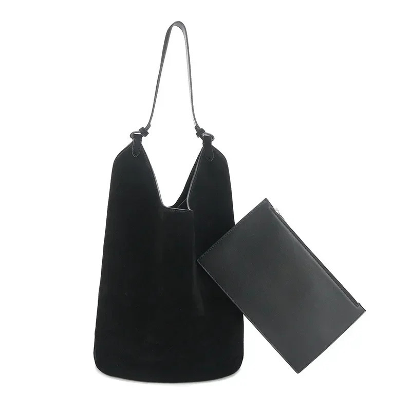 3 Autumn and Winter High Quality Leather Garbage Can Shoulder Handbag 240929 4