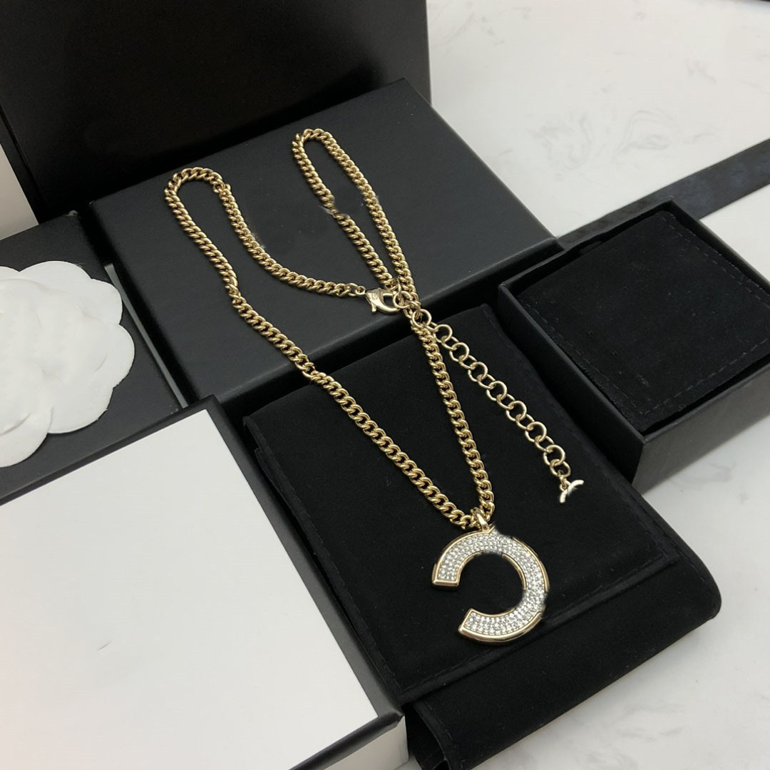 20 style new Women C Pendant Necklaces Luxury Designer ccity Jewelry Woman Fashion chokers Pearl long Sweater chain gold Necklace gift fgdhgf J251122