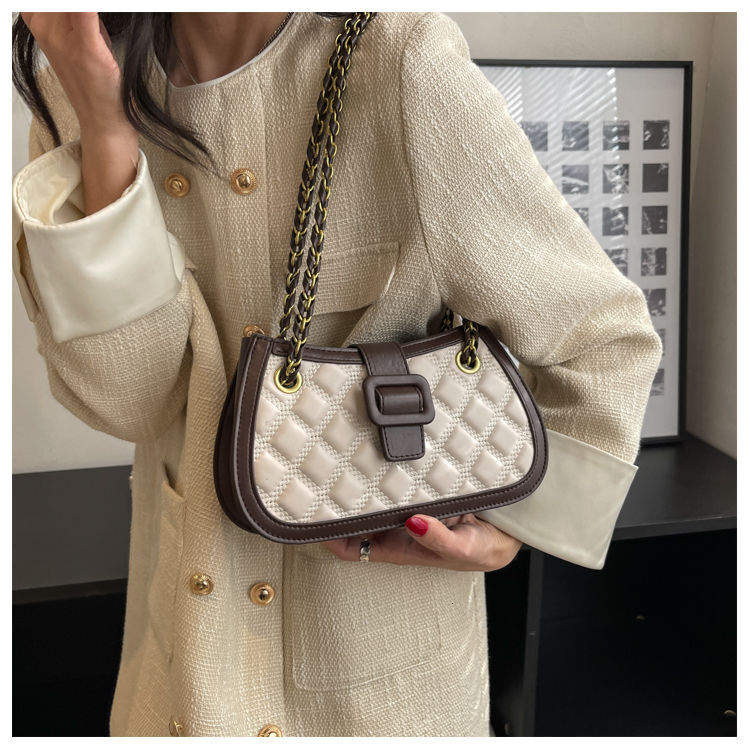 2025 New Outdoor Style Luxury Free Delivery Designer Bag Fashion Avant-garde Women's Shoulder Bags Handbags Are Popular With Women Friends On The