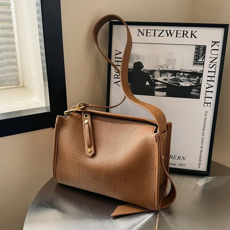 Home>Products>PU Zipper>High Quality Shoulder Bag>Solid Color High Quality Fashion Cross Body Bag 240930