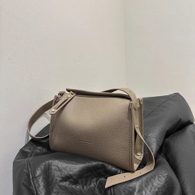 Home>Products>PU Zipper>High Quality Shoulder Bag>Solid Color High Quality Fashion Cross Body Bag 240930