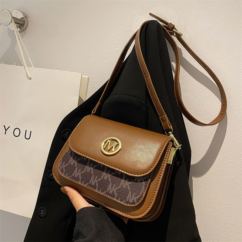 2024 New Designer Bag Autumn and Winter Women's Wear Versatile Fashion New Internet Celebrity Texture Fashion Small Square Bag Simple shoulder me