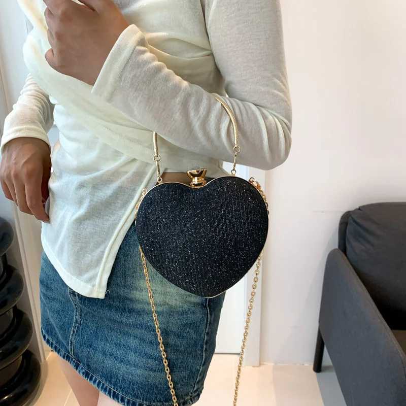 Evening Clutch Bag Women Bag Shiny Handbag Heart Shape Metal Clutches Bag Fashion Chain Shoulder Crossbody Bag Lady Purse Z250618
