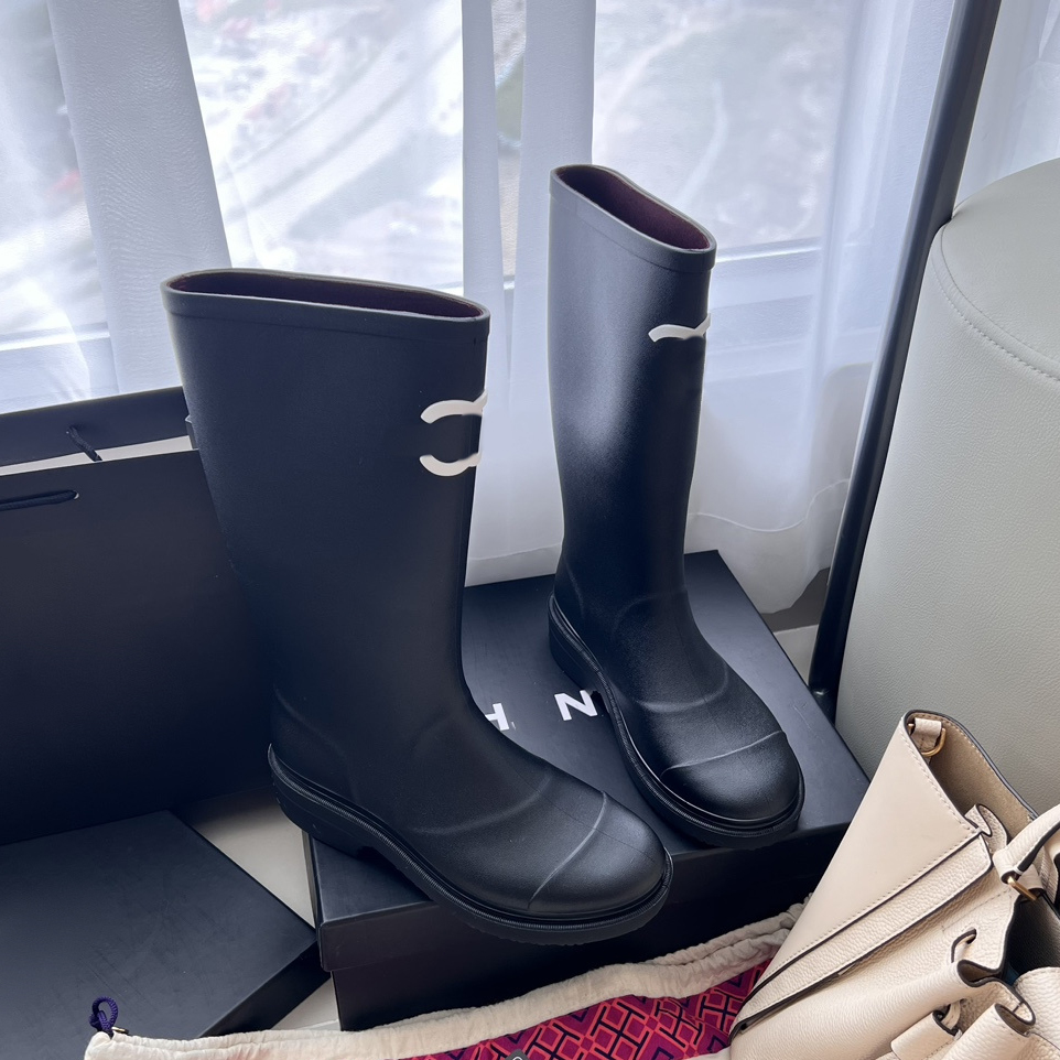 Designer boots luxury thick bottom ankle over knee boots classic black letter printed rain boots Women outdoor rubber boots black bare boots