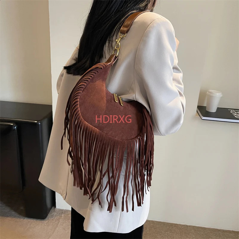 3 Half Moon Underwear Fashion Tassel Suede Leather Shoulder Bag Womens Retro Armpit Handbag Sac A Main 240929 4