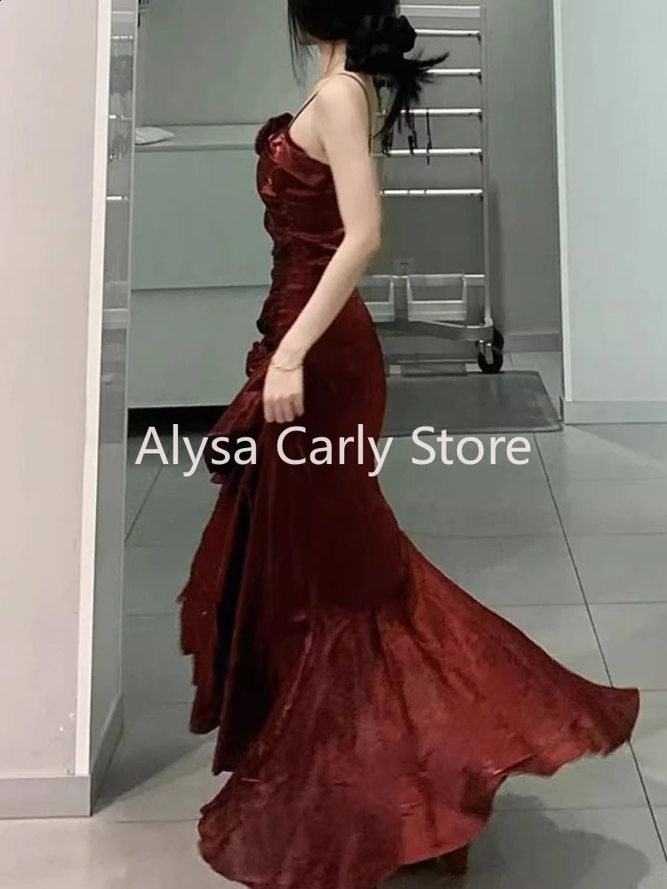 Korean retro velvet long dress for women luxurious ultra-thin mermaid spaghetti strap floral dress elegant and sexy casual evening gown 240929