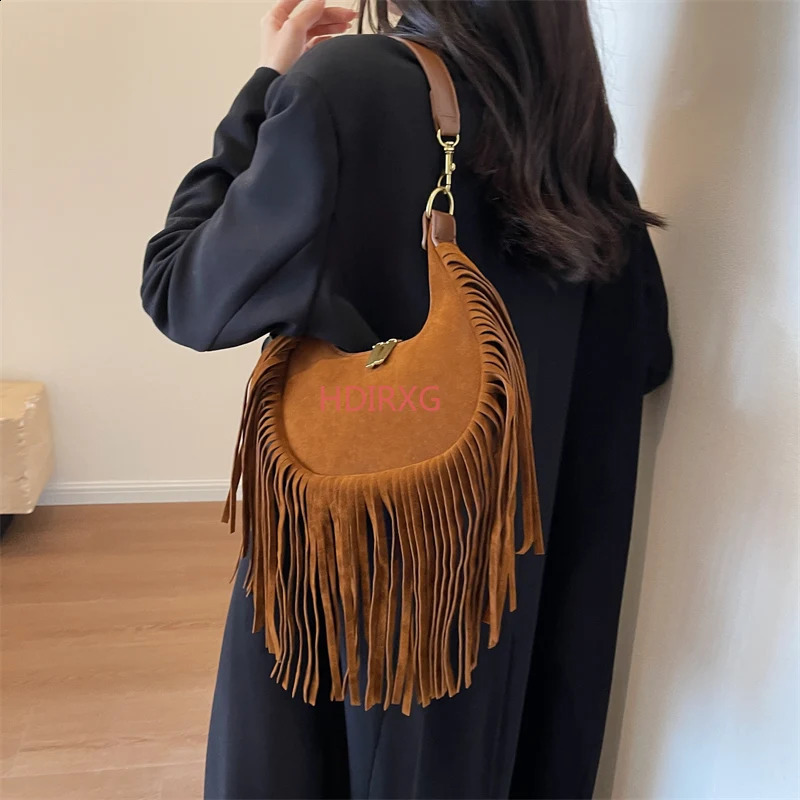 3 Half Moon Underwear Fashion Tassel Suede Leather Shoulder Bag Womens Retro Armpit Handbag Sac A Main 240929 4