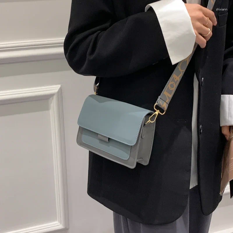 Free Shipping Waist Bags 2024 Fashion Small Women Classic Female Shoulder Bag Wide Straps Flap Crossbody For Simple Handbag Designer Bag Luxury Bag To