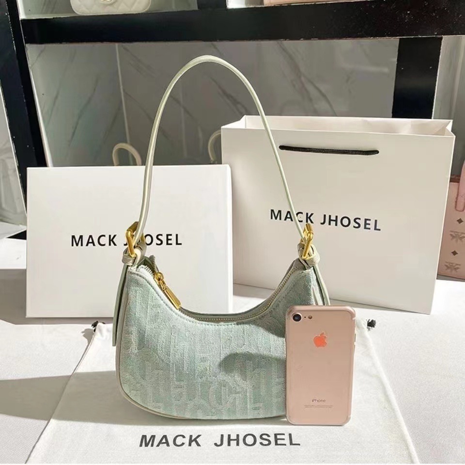 2025 New outdoor style luxury free delivery Designer Bag niche canvas for women autumn and winter new shoulder bag