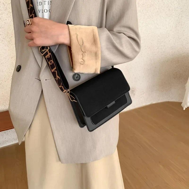 Free Shipping Waist Bags 2024 Fashion Small Women Classic Female Shoulder Bag Wide Straps Flap Crossbody For Simple Handbag Designer Bag Luxury Bag To