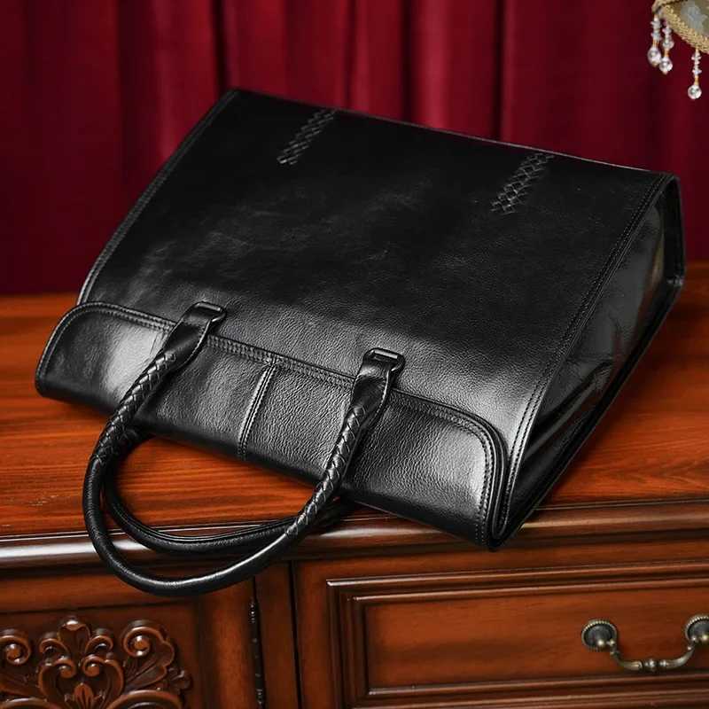 Men Genuine Leather High-End Business Briefcase Niche Design Laptop bag Large Capacity First Layer Cowhide Bag Woven Handbag MenXJ241004