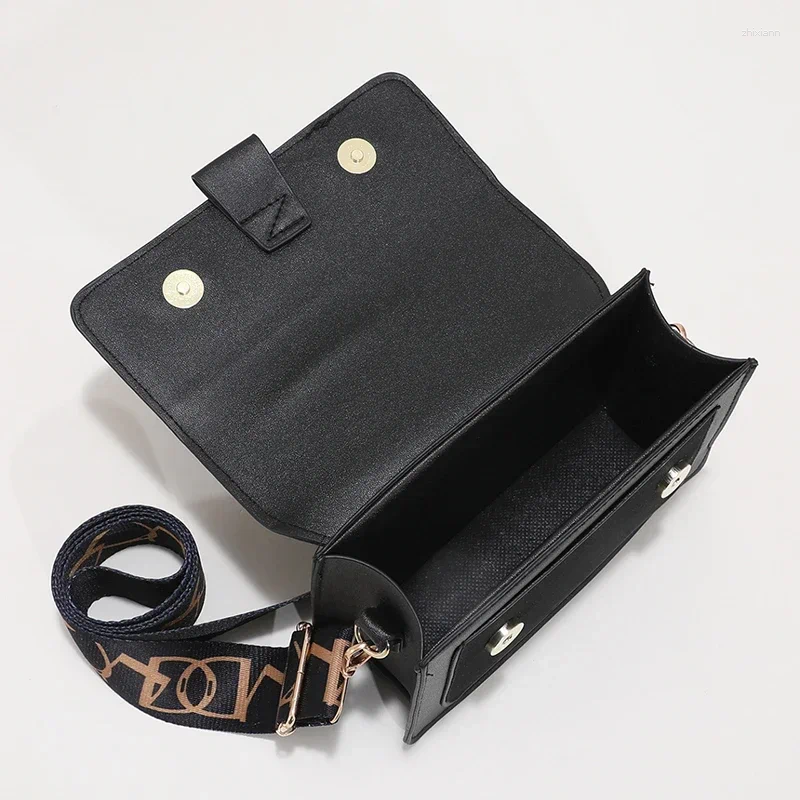 Free Shipping Waist Bags 2024 Fashion Small Women Classic Female Shoulder Bag Wide Straps Flap Crossbody For Simple Handbag Designer Bag Luxury Bag To