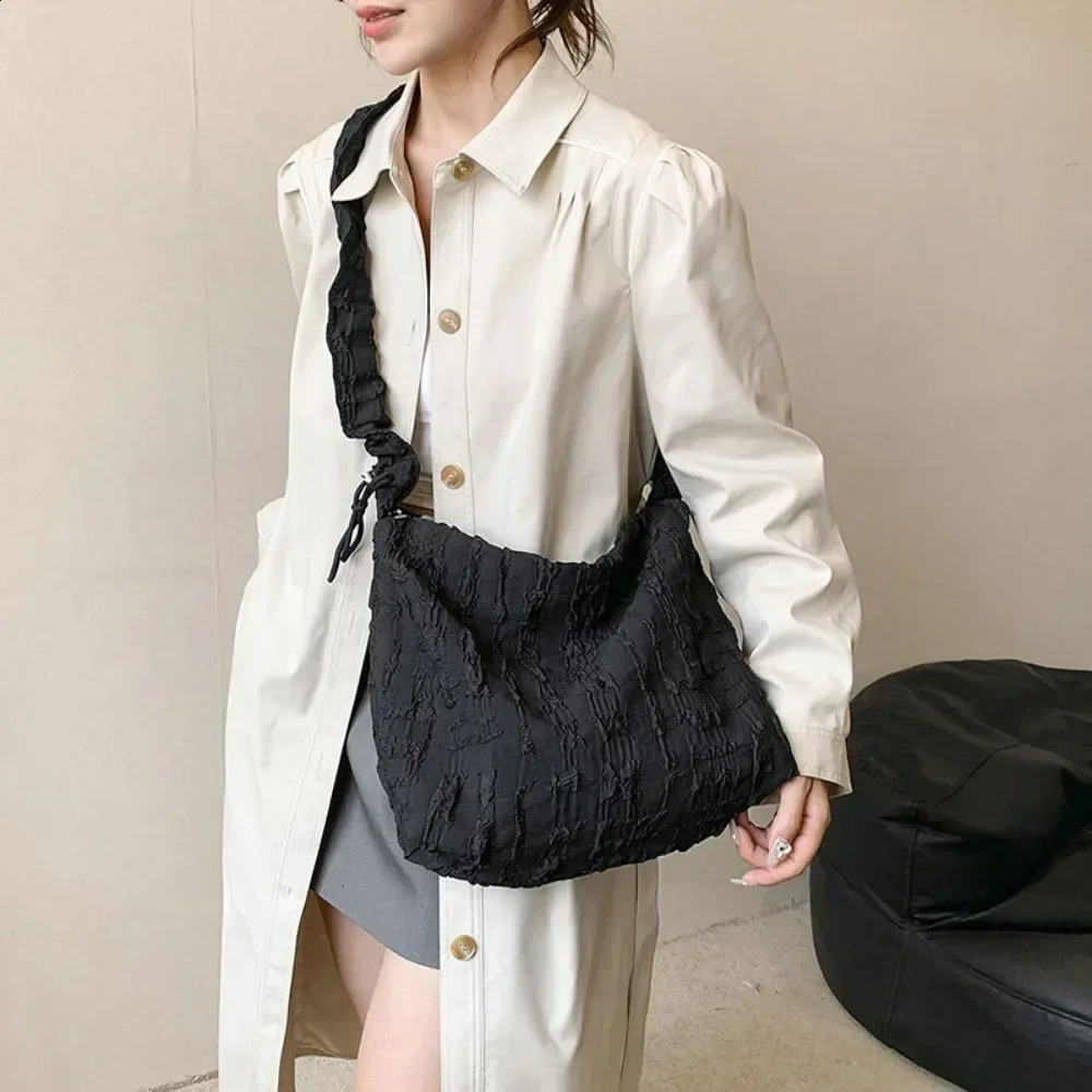 High quality lightweight large capacity shopping bag handbag armrest bag soft cloud pleated womens handbag fashionable bubble shoulder bag ww 241008