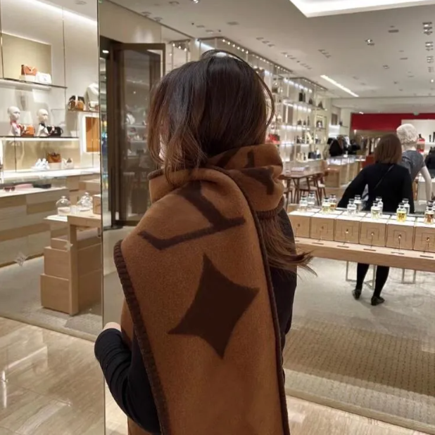 Women Designer Scarf Classic Plaid Cashmere Thickened Shawl Western Fashion Scarves Luxury Shawl Sciarpa For Men Women Winter Pure Warm Shawl Scarf ring gift