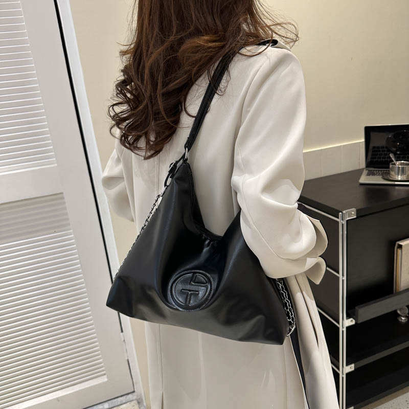 2025 New Designer Bag Women's New Fashion Capacity Handbag Simple Casual Single Shoulder Large Commuter Bag