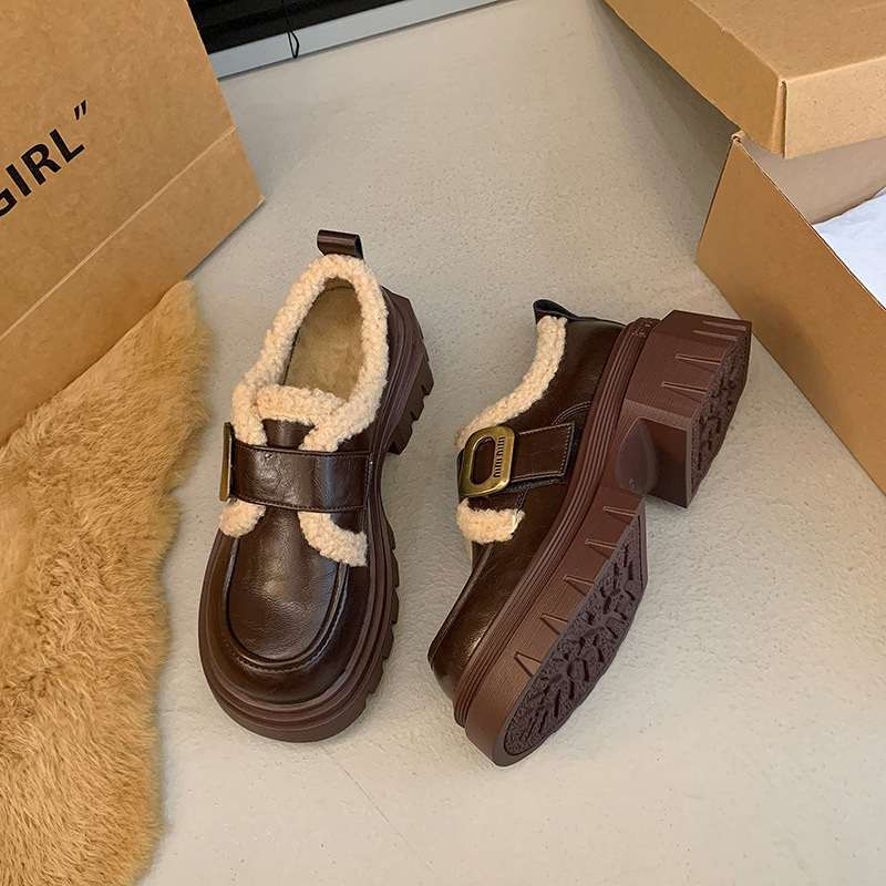 New thick soled loafers for autumn and winter 2024. Brown velvet British style retro leather shoes
