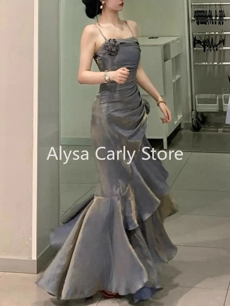 Korean retro velvet long dress for women luxurious ultra-thin mermaid spaghetti strap floral dress elegant and sexy casual evening gown 240929