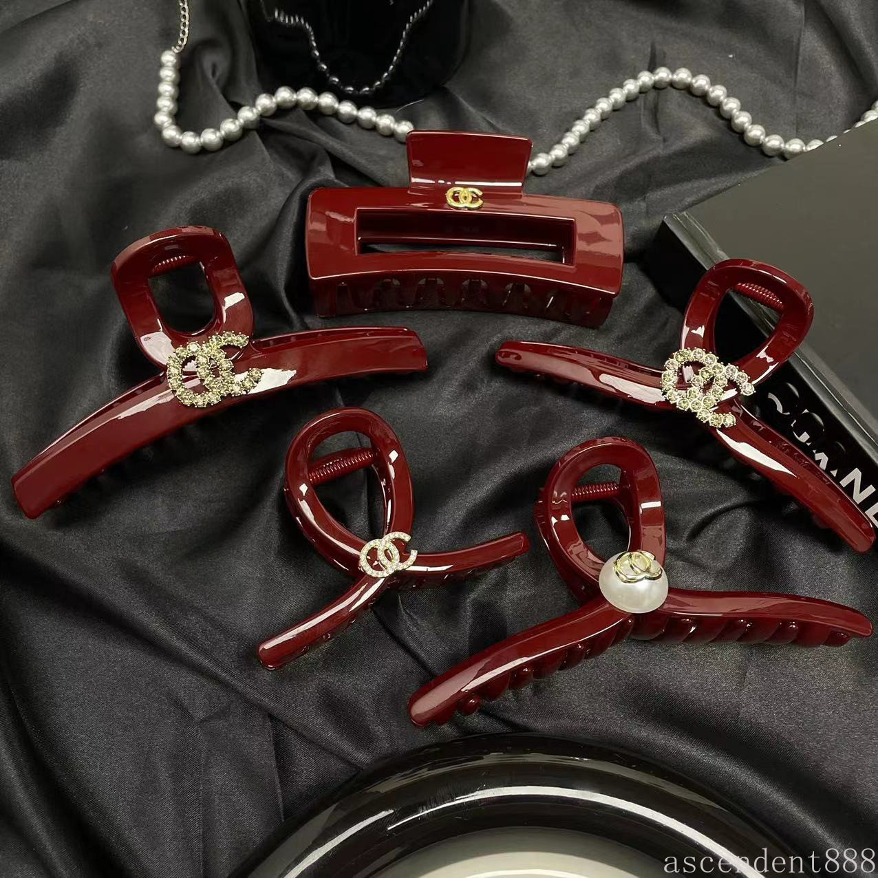 Women Red Vintage Hair Claw Clip for Girls Hairpin Crab Barrette Designer Hair Clips Fashion Hair Accessories